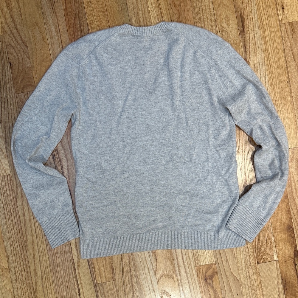 Everlane oatmeal V-Neck Sweater - Picture 5 of 6